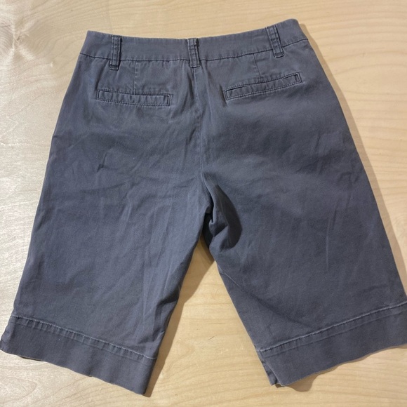 Manhattan Chino Classic Gray Women's Shorts size 2 (HS) - Picture 10 of 10
